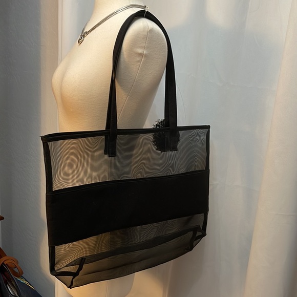 Lancôme Paris Black Sheer Bag with Black & White Camilla Flower - Picture 5 of 5